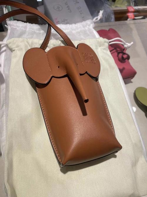 Hermès 橱窗艺术装置